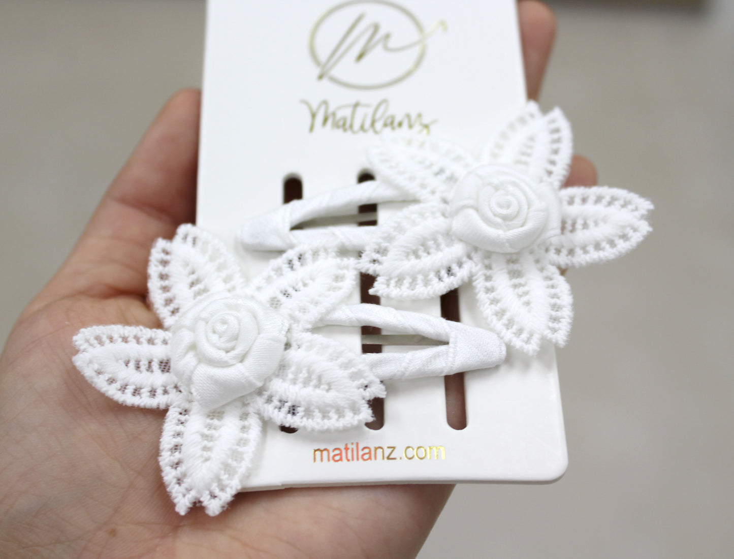 Handmade white flower hair clips with delicate lace details, set of 2.