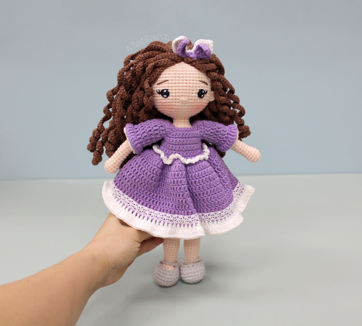 Muñeca de crochet hecha a pedido, muñeca hecha a mano, vestido rosa morado, regalo para niños, regalo de primer cumpleaños, regalo de muñeca suave, regalo personalizado