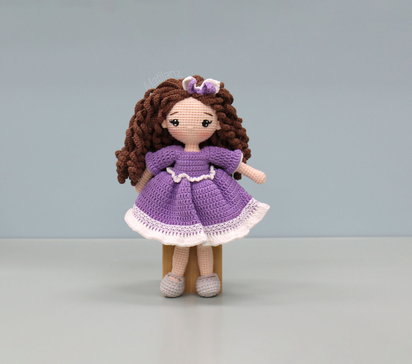 Muñeca de crochet hecha a pedido, muñeca hecha a mano, vestido rosa morado, regalo para niños, regalo de primer cumpleaños, regalo de muñeca suave, regalo personalizado