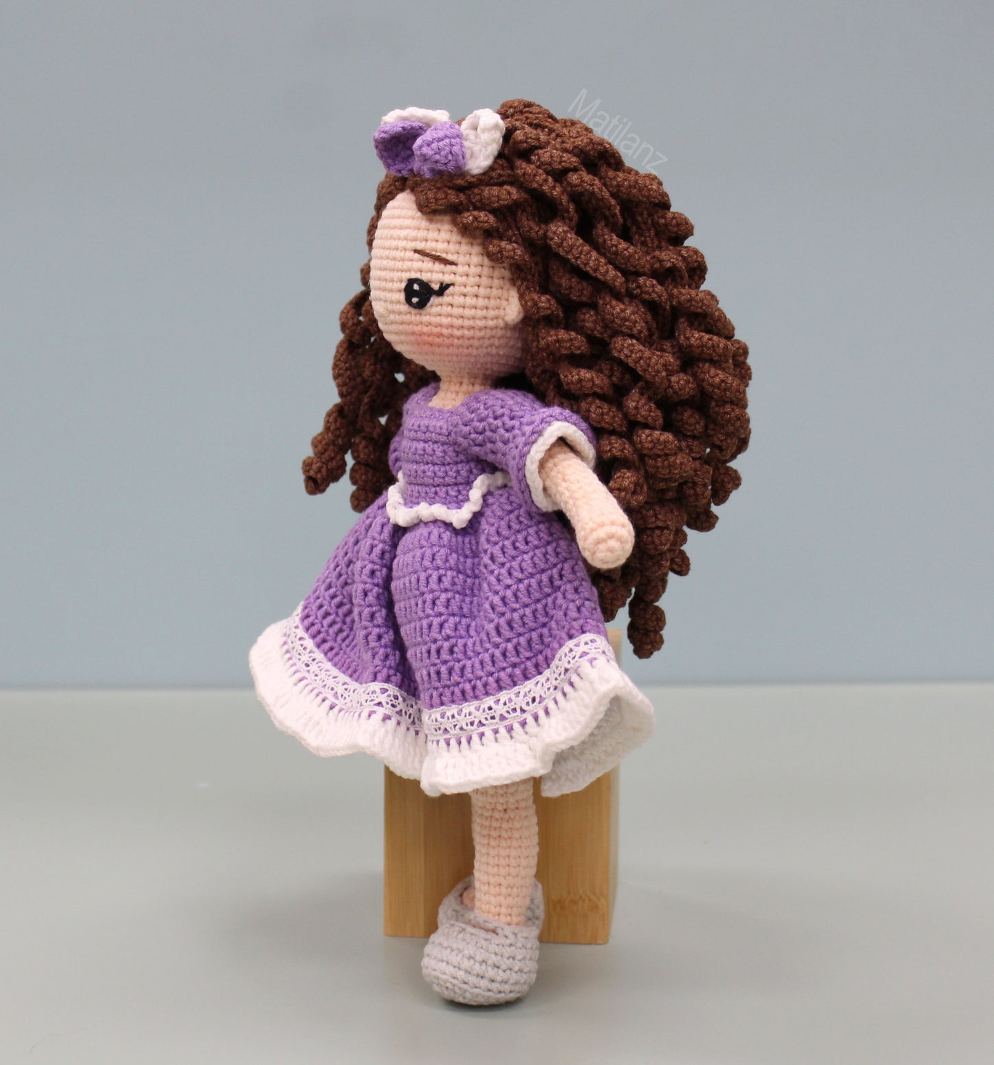 Muñeca de crochet hecha a pedido, muñeca hecha a mano, vestido rosa morado, regalo para niños, regalo de primer cumpleaños, regalo de muñeca suave, regalo personalizado