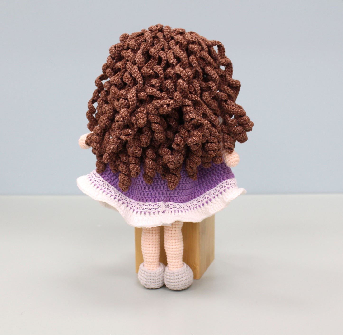 Muñeca de crochet hecha a pedido, muñeca hecha a mano, vestido rosa morado, regalo para niños, regalo de primer cumpleaños, regalo de muñeca suave, regalo personalizado