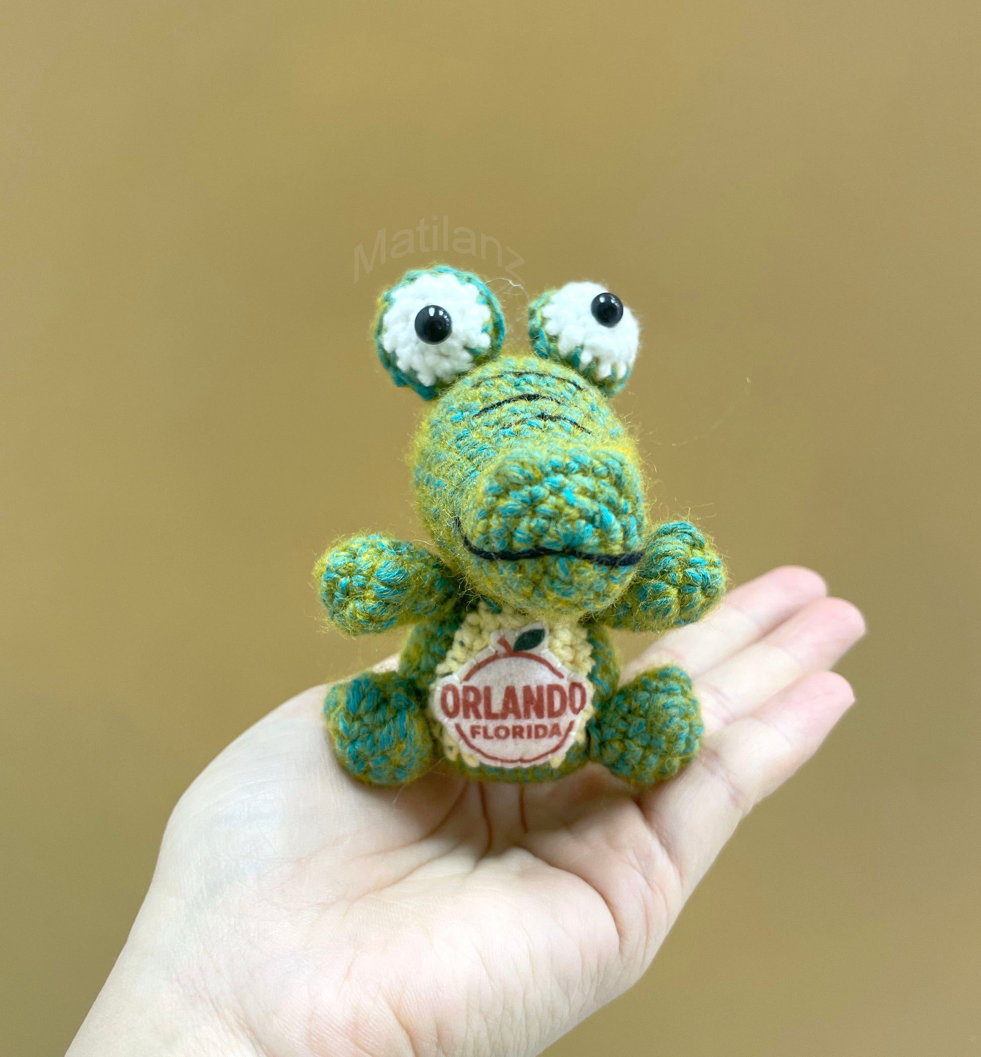 Crocheted green and yellow alligator keychain with "Orlando, Florida" detail.